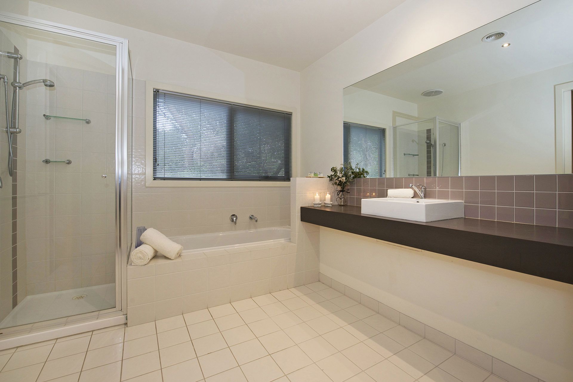 Casa, 4 habitaciones | Baño | Bañera y ducha independientes y artículos de higiene personal gratuitos