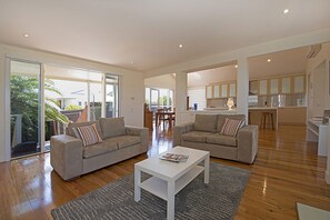 House, 3 Bedrooms | Living area