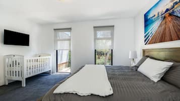 House, 4 Bedrooms | 4 bedrooms, iron/ironing board, free WiFi