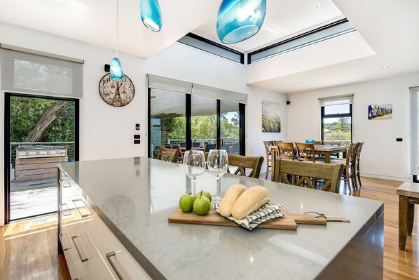 House, 4 Bedrooms | Private kitchen | Fridge, microwave, oven, stovetop - Laguna Rye (Rye)