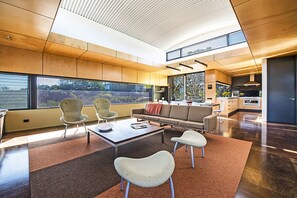 House, 4 Bedrooms | Living room