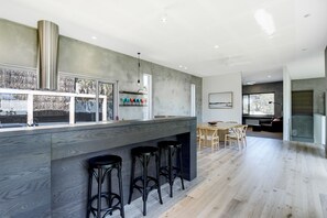 House, 5 Bedrooms | Private kitchen | Fridge, microwave, oven, stovetop - Amagansett (Sorrento)