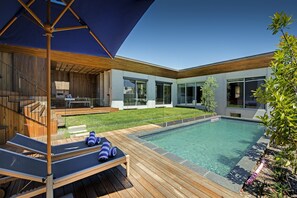 Outdoor pool, pool loungers - Amagansett (Sorrento)