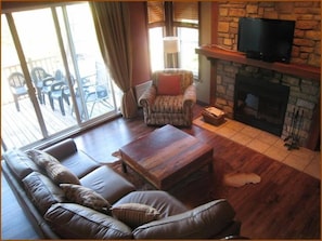 Living area | Smart TV, fireplace, video games, DVD player