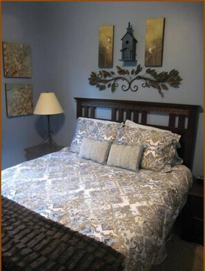 5 bedrooms, desk, iron/ironing board, WiFi
