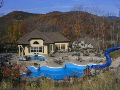 Recientemente redecorado 5BR Amplio Townhouse
