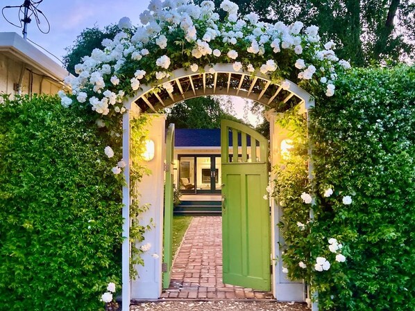 Exterior detail - Retreat Close to Historic Plaza with Spa and Bikes (Sonoma)