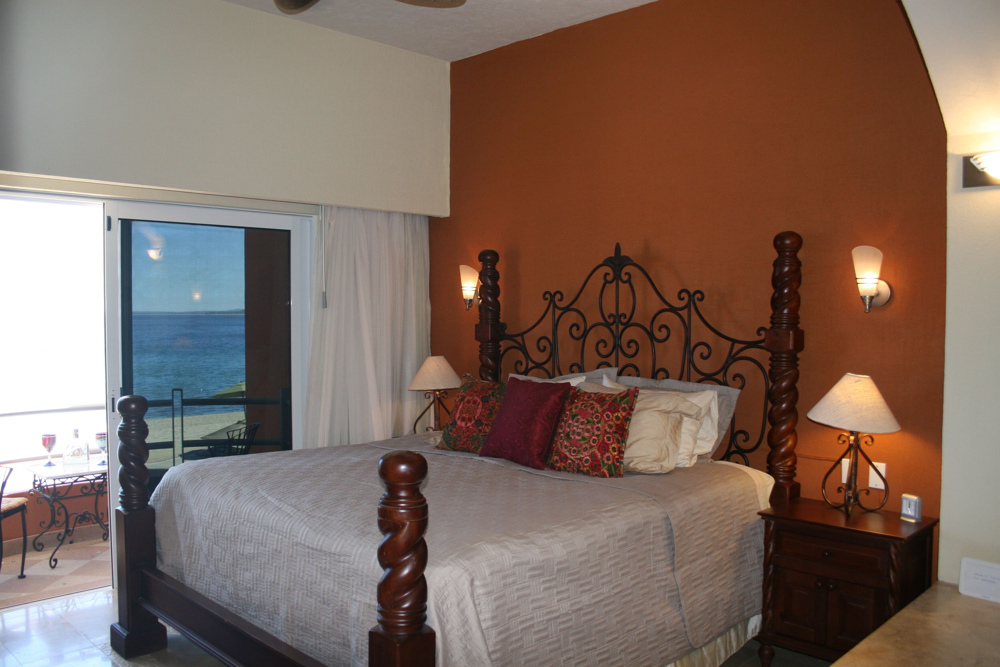 Tallelokero huoneessa, silitysrauta/-lauta, ilmainen Wi-Fi