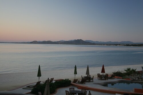 Ocean Front Condo Villas De Cortez Resort.
New World Class Pickleball Facility