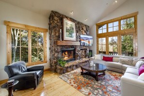 Smart TV, fireplace, DVD player, books - Great Ski InSki Out-Private Home -NOT Condo or Townhome-in Upper DV-Silver Lake (Park City)