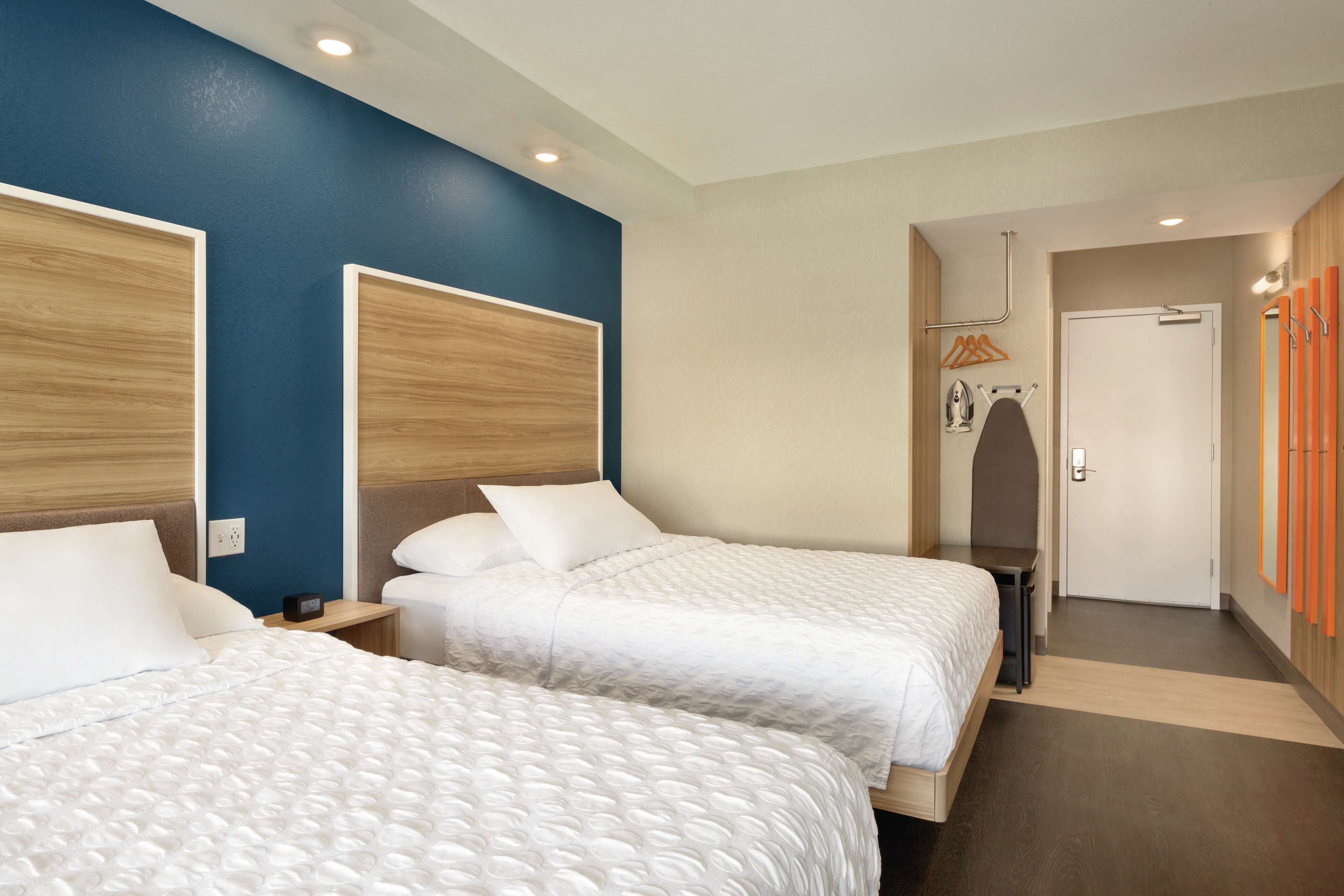 in-room safe, laptop workspace, blackout curtains, iron/ironing board