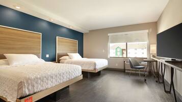 In-room safe, laptop workspace, blackout drapes, iron/ironing board