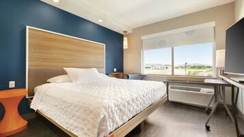 In-room safe, laptop workspace, blackout drapes, iron/ironing board