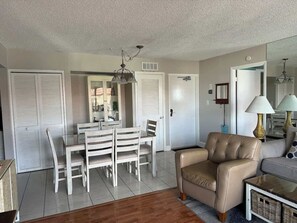 Interior - Beach & Pool Open! Beachfront View All Rooms. Chairs, Wifi (Siesta Key)