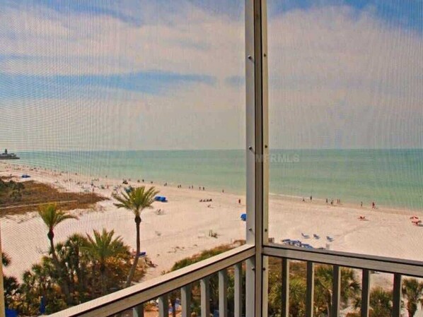 On the beach - Beach & Pool Open! Beachfront View All Rooms. Chairs, Wifi (Siesta Key)
