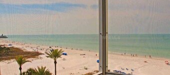 Beach & Pool Open! Beachfront View All Rooms. Chairs, Wifi