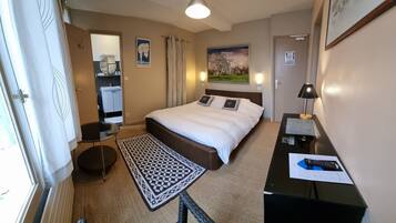 Individually decorated, individually furnished, laptop workspace