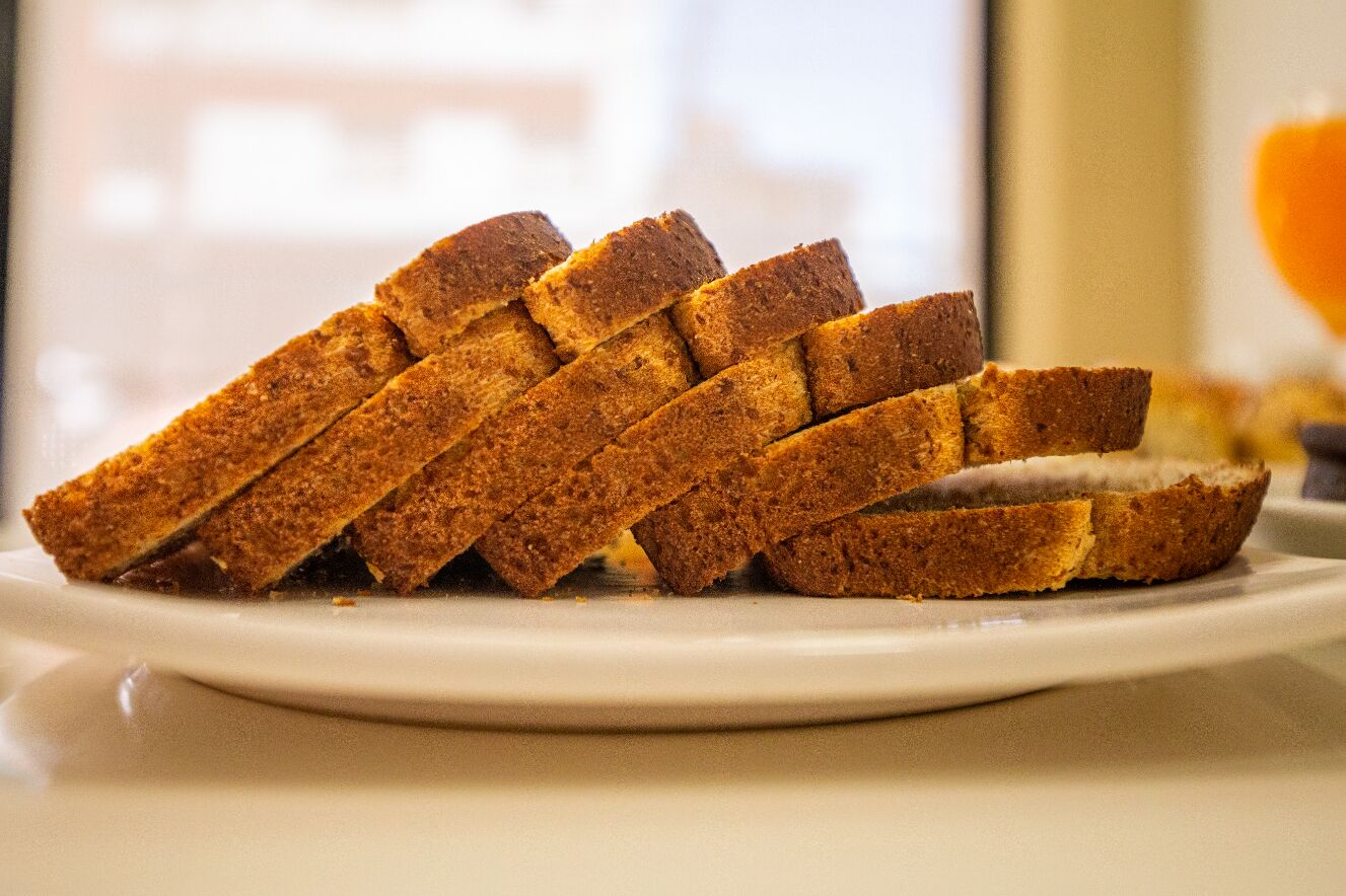 A plate of sliced bread arranged in a fan shape.