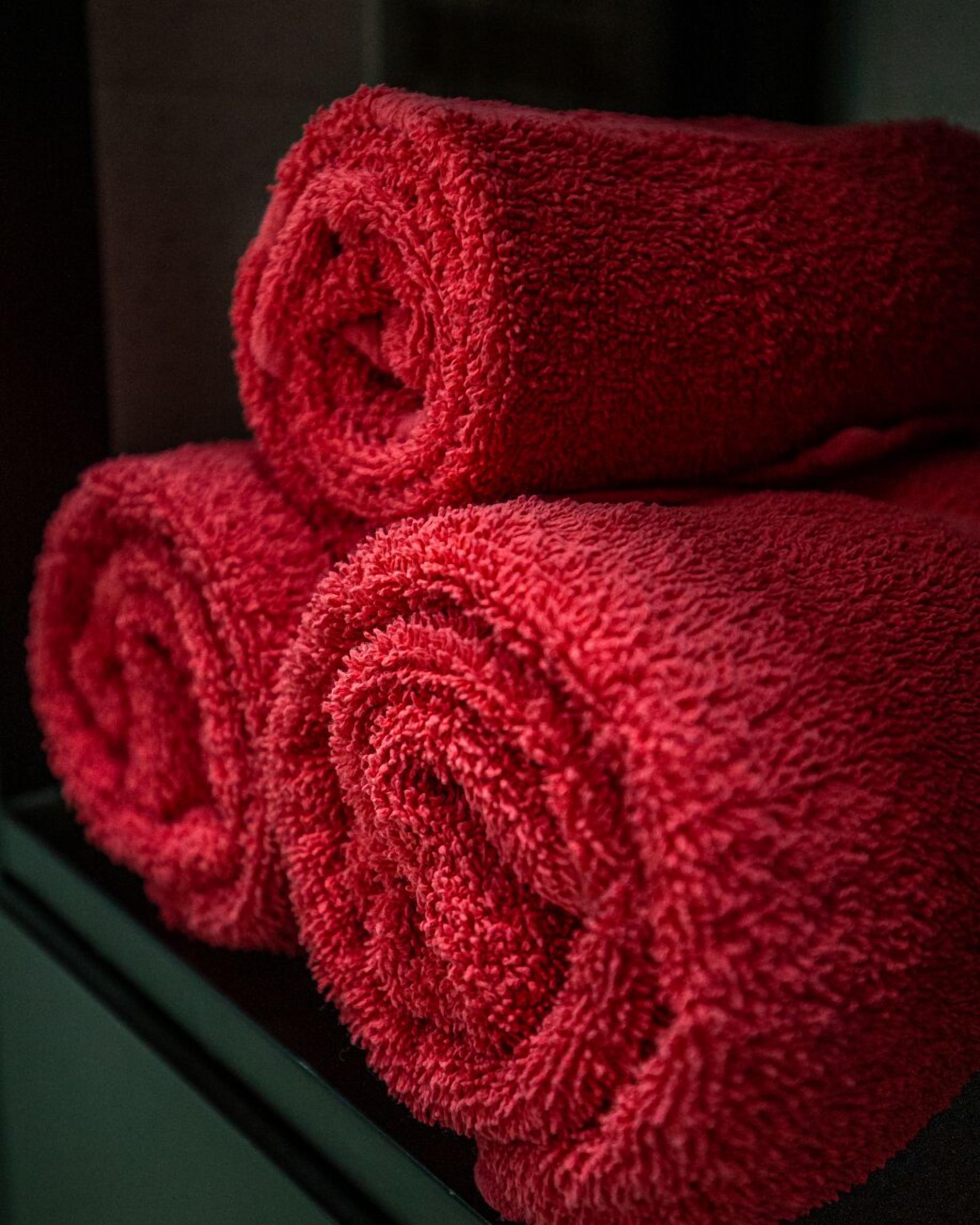 shower, rainfall showerhead, free toiletries, hair dryer