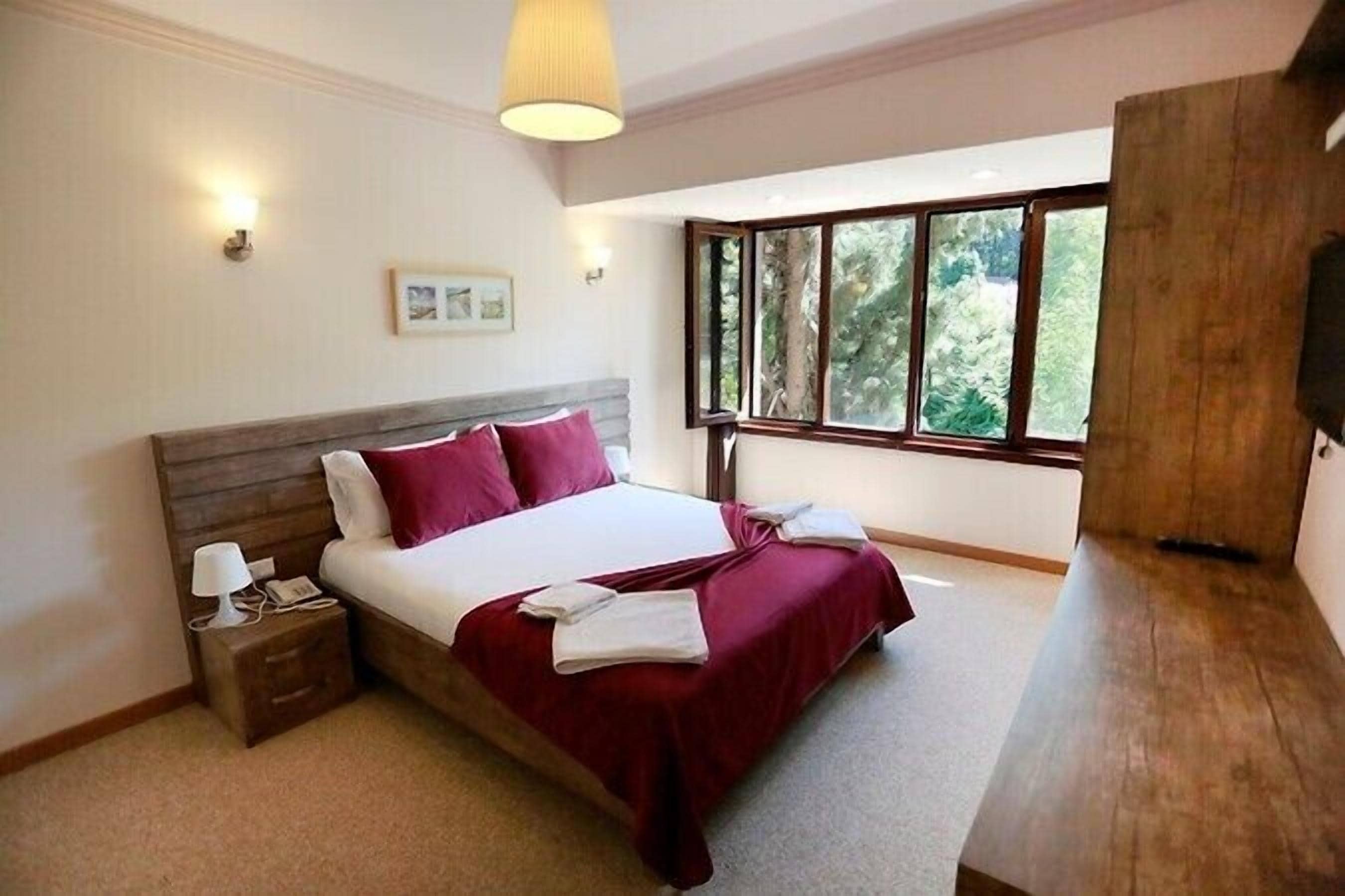 standard double or twin room | 1 bedroom, desk, iron/ironing board, free wifi