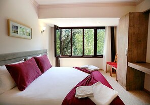 1 habitación, escritorio, tabla de planchar con plancha y wifi gratis