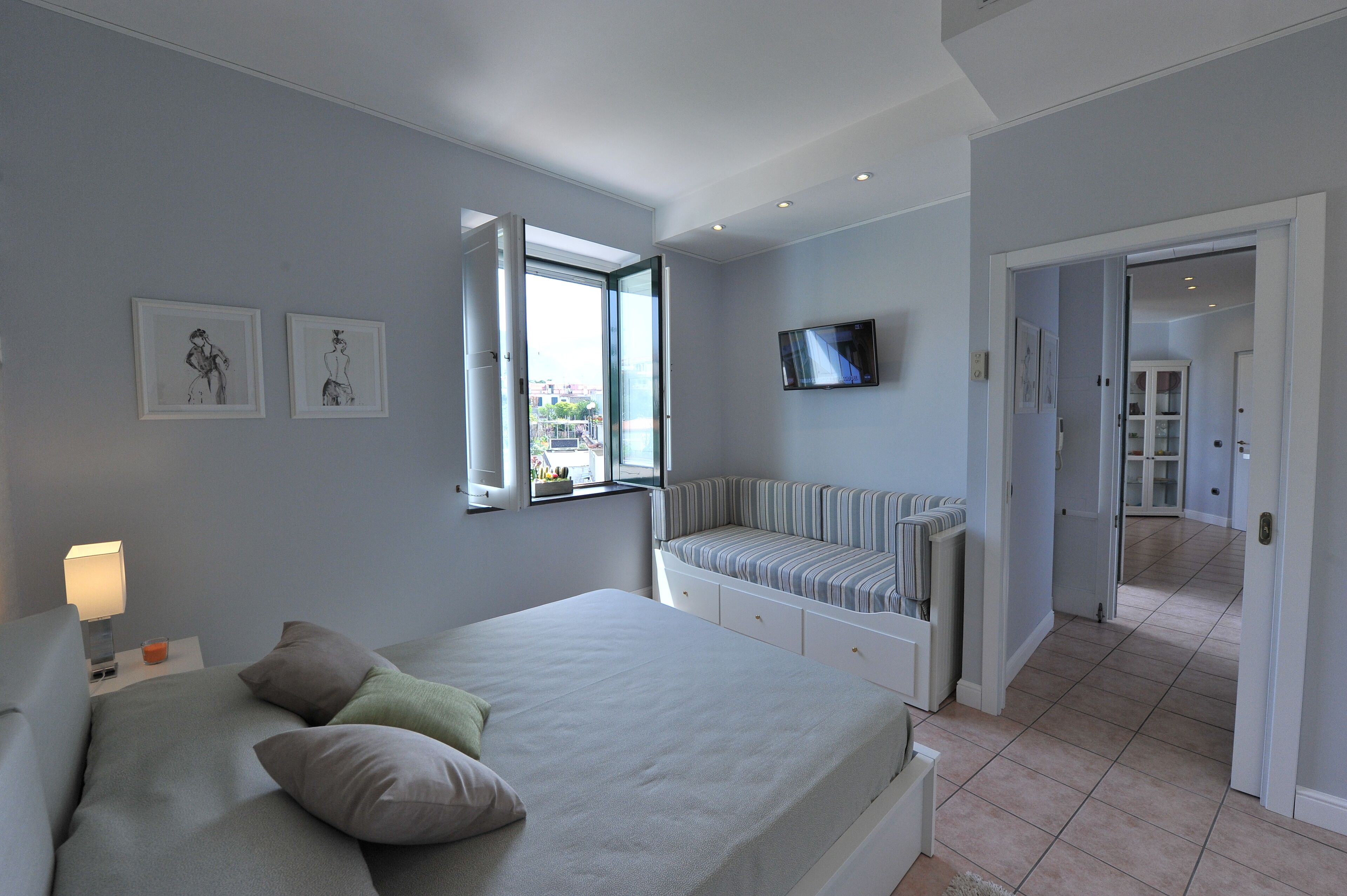 2 habitaciones, tabla de planchar con plancha, wifi y ropa de cama 