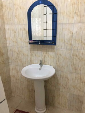 Bathroom sink
