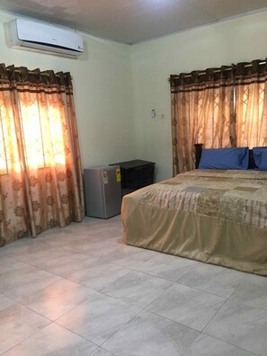 Safe på rommet, skrivebord, barnesenger (inkludert) og wi-fi (inkludert)