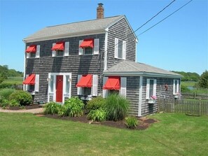 Exterior - Waterfront  • Pet Friendly • Book NOW for 2026 (Centerville)