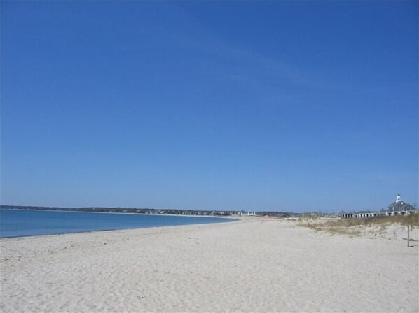 Beach nearby, sun-loungers, beach towels