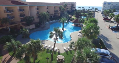 Great views with great location. Pet-Friendly! New Pool & Spa!!