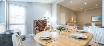 Stylish Flat 12 minutes (tube)to Oxford Street ,Central London,sleeps 6,parking.