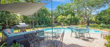 تناول الطعام بالخارج