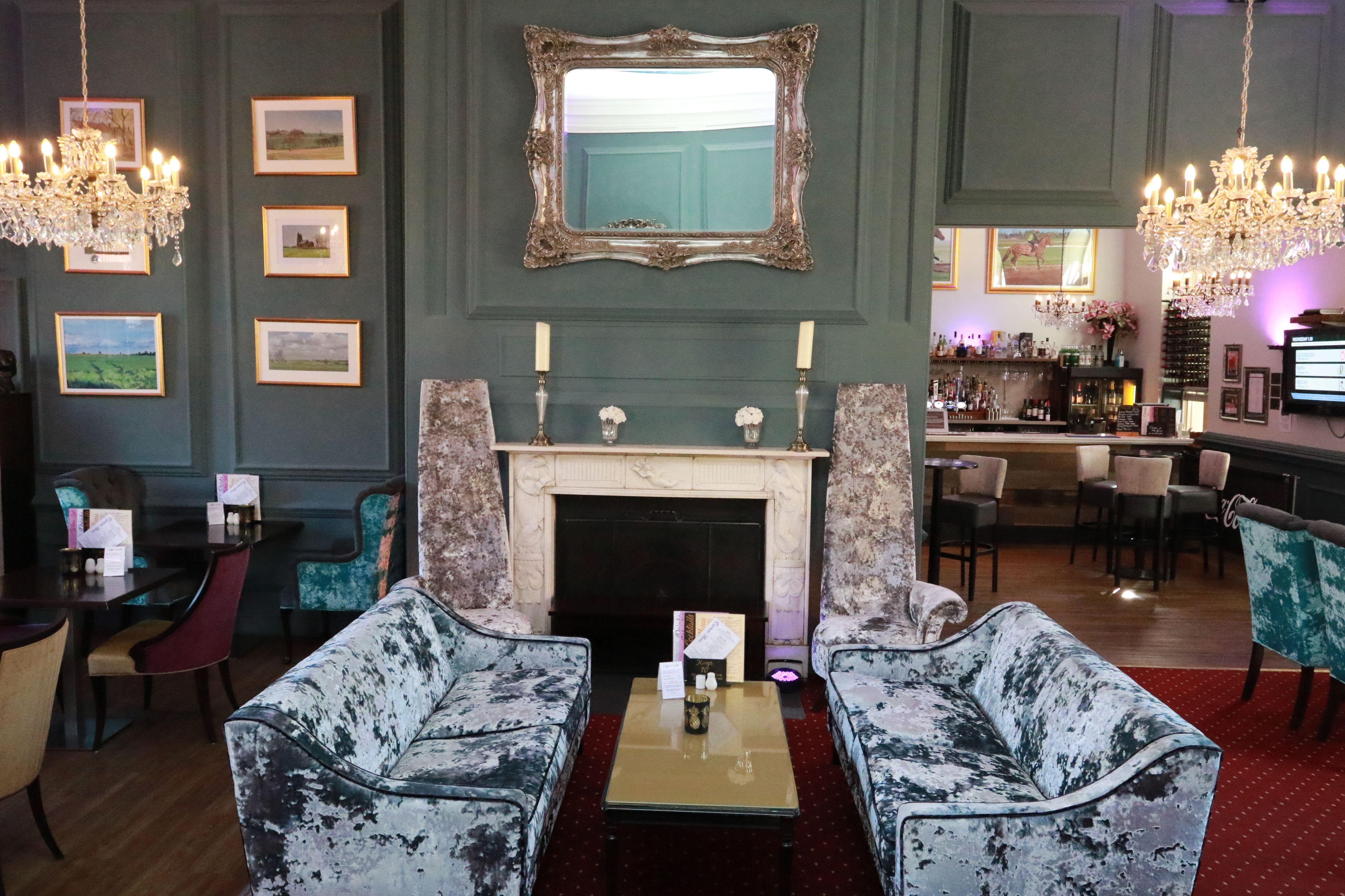 breakfast, lunch, dinner served; british cuisine