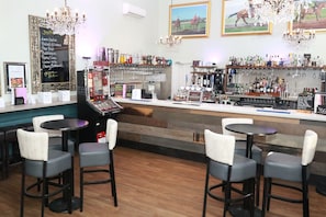 Bar (in der Unterkunft)