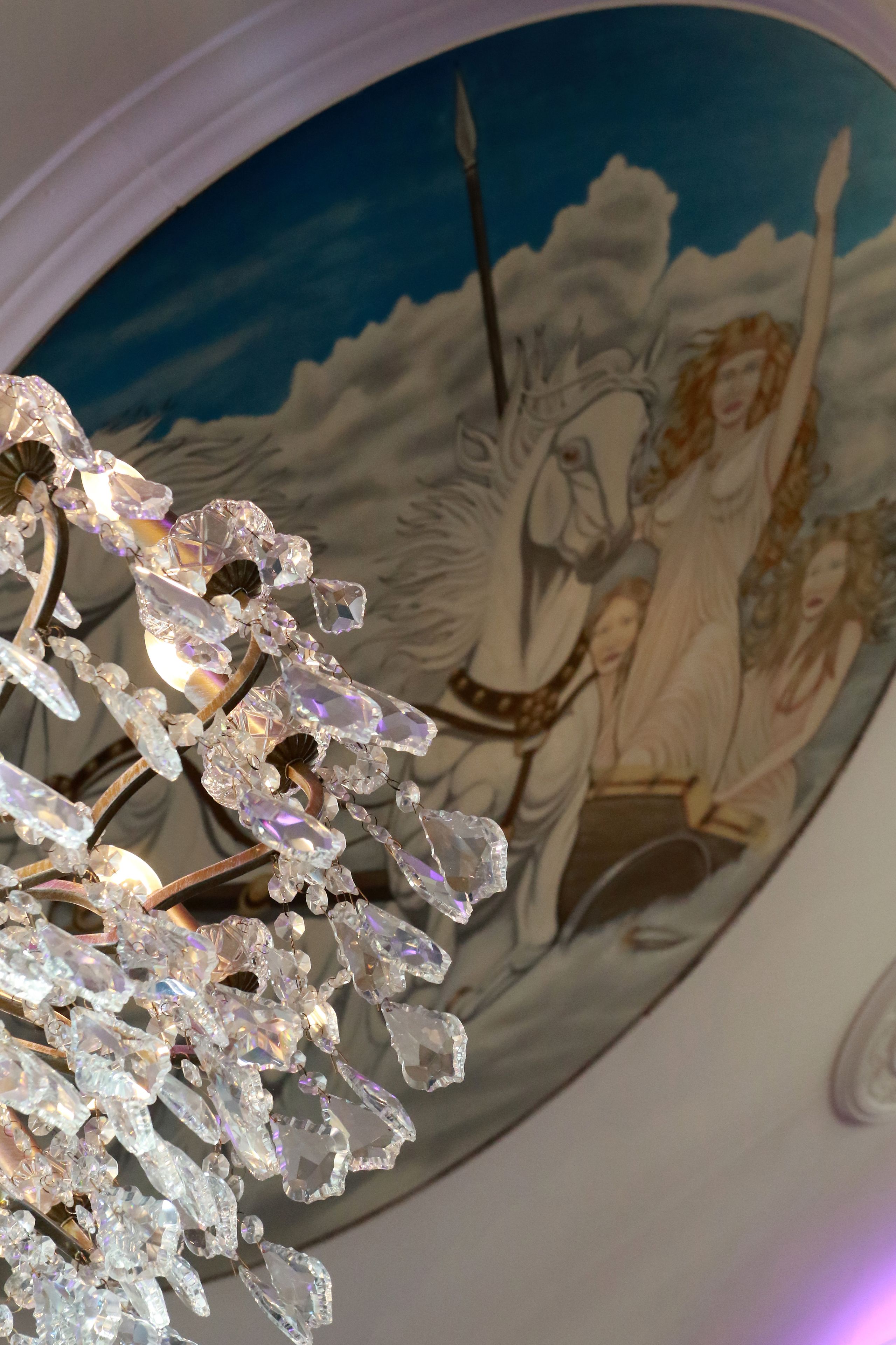 breakfast, lunch, dinner served; british cuisine