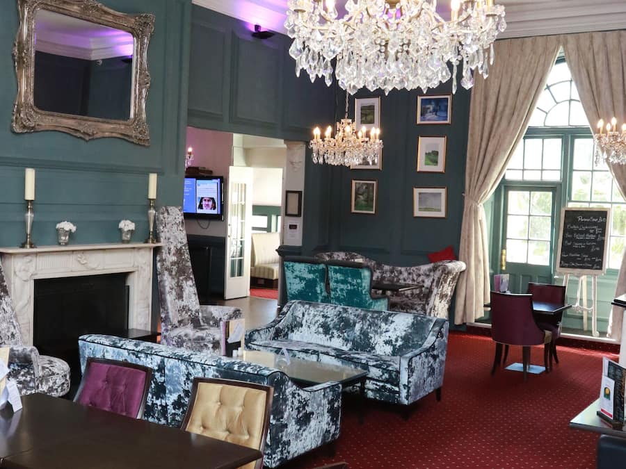 Breakfast, lunch, dinner served; British cuisine