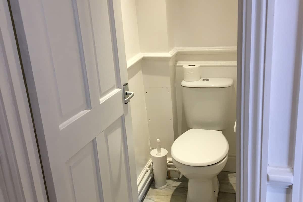 economy single room, 1 single bed | bathroom | free toiletries, hair dryer, towels