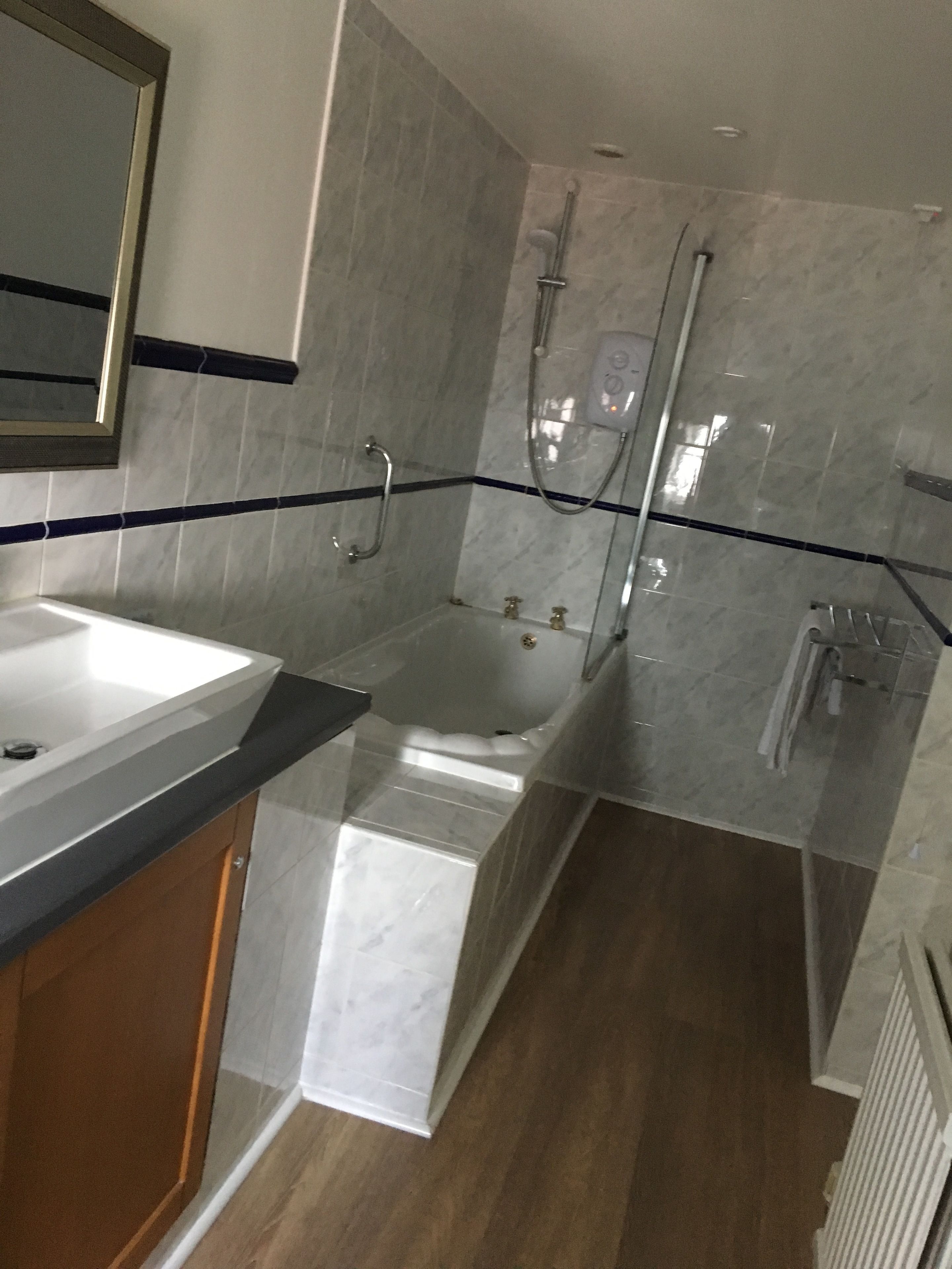 superior double or twin room, bathtub | bathroom | free toiletries, hair dryer, towels