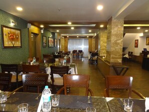 Tägliches kontinentales Frühstück (300 INR pro Person)