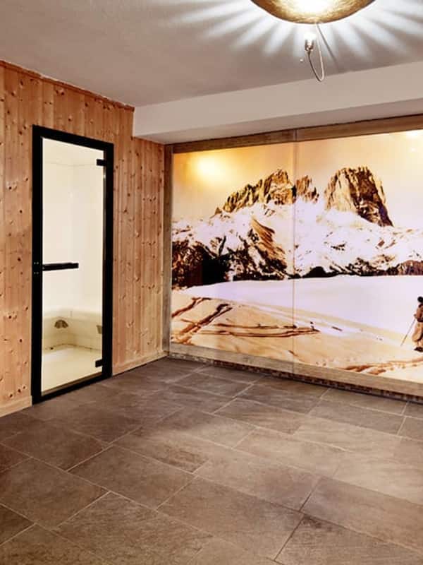 Sauna, body treatments, body wraps, facials