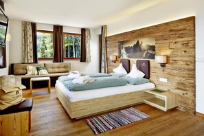 Deluxe Double Room, 1 Bedroom | Premium bedding, in-room safe, desk, soundproofing - Naturhotel die Waldruhe (Chienes)