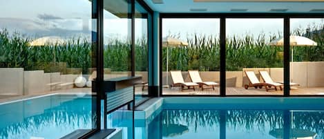 Piscine couverte, piscine extérieure