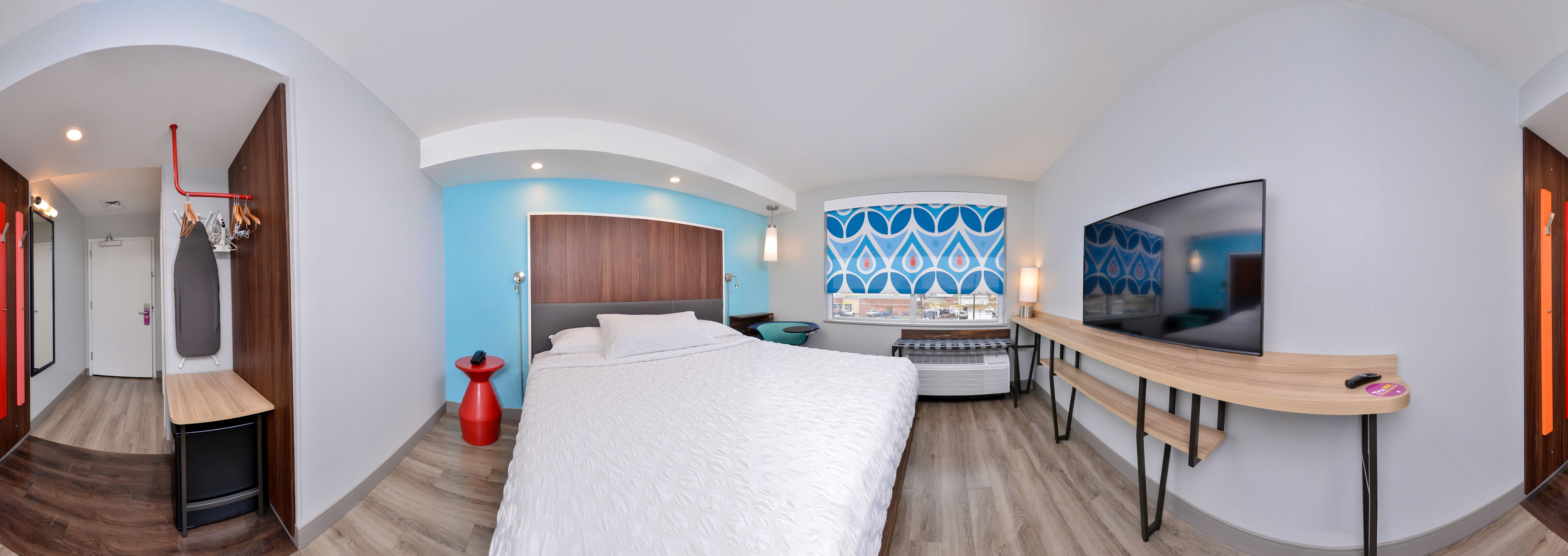 room, 1 king bed | minibar, laptop workspace, blackout curtains, free wifi