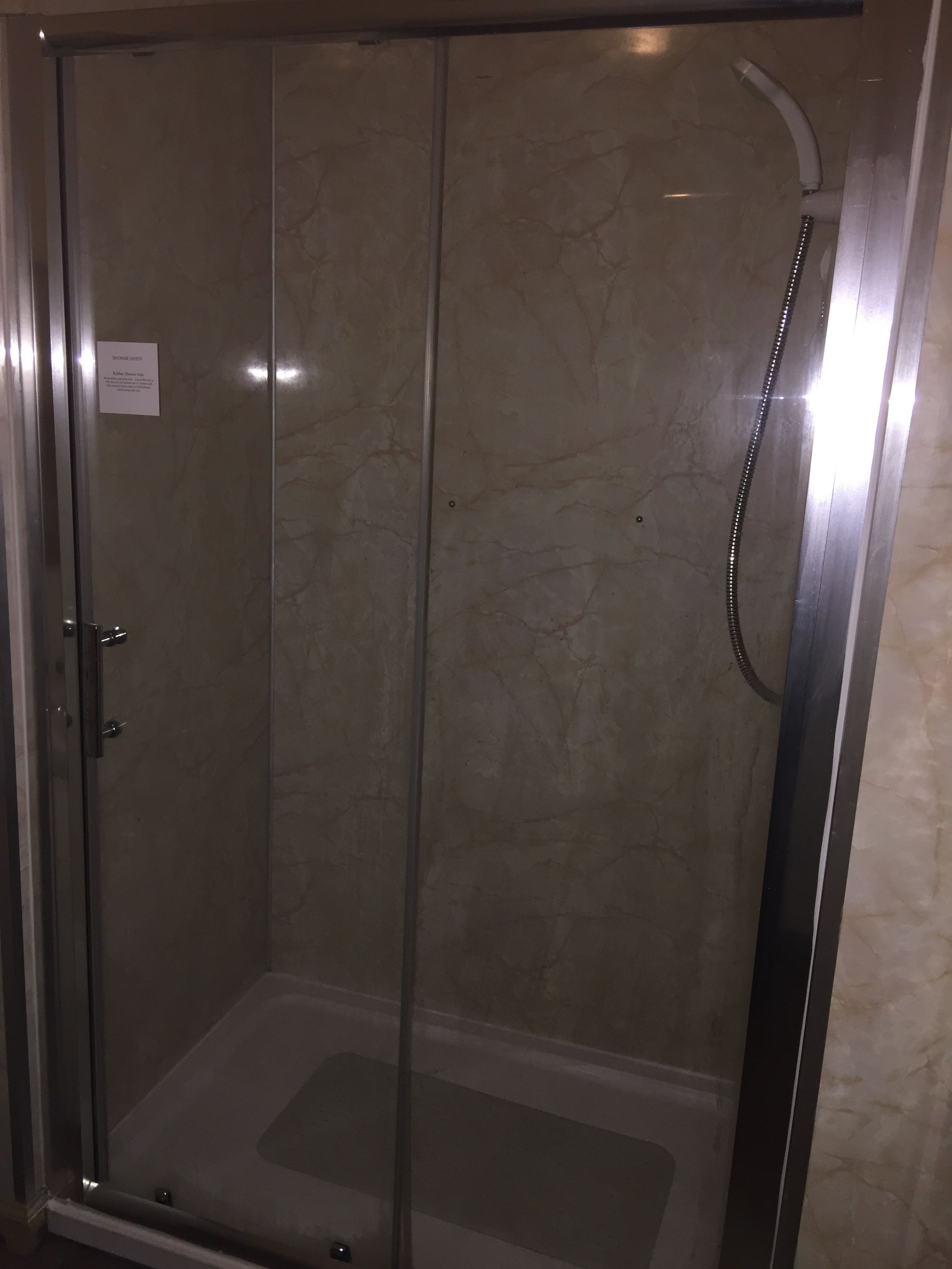 Dusche im Bad
