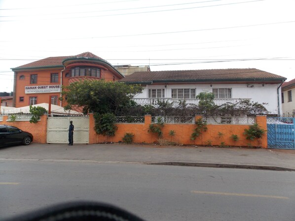 A two-story building with a sign reading "HANAN GUEST HOUSE." - Hanan Guest House (Nairobi)