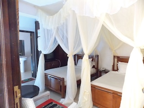 Desk, free WiFi - Hanan Guest House (Nairobi)