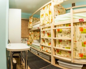 Shared Dormitory, Mixed Dorm (8 beds) | Down comforters, in-room safe, laptop workspace, soundproofing - «Very center» hostel (Kaliningrad)