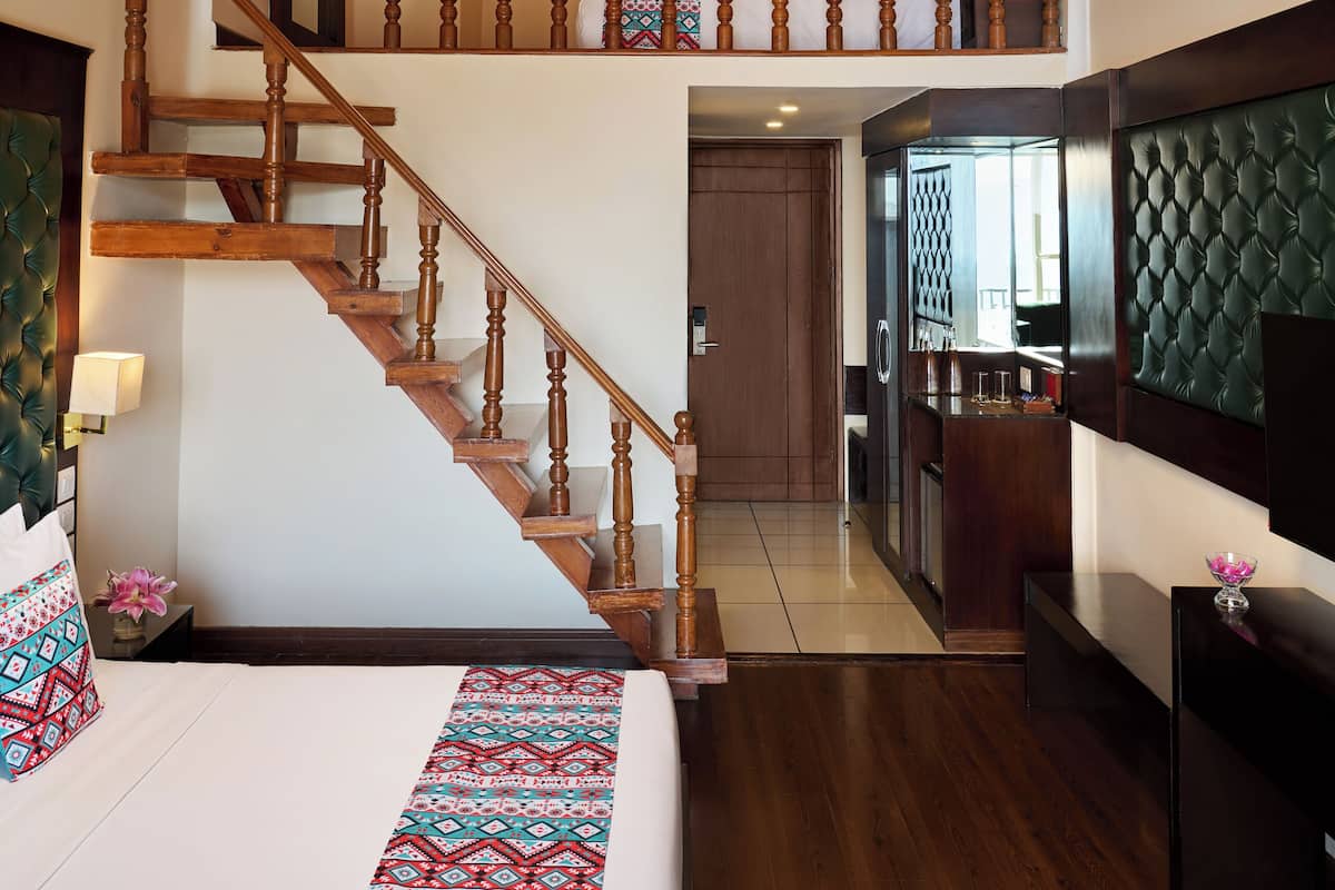 Luxury Duplex | Bar mini, peti besi dalam bilik, meja, seterika/papan seterika 