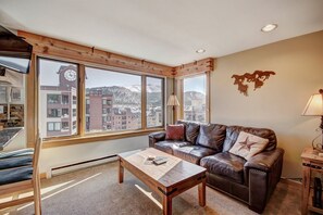 Flat-screen TV - Wynn Suite Studio (Breckenridge)